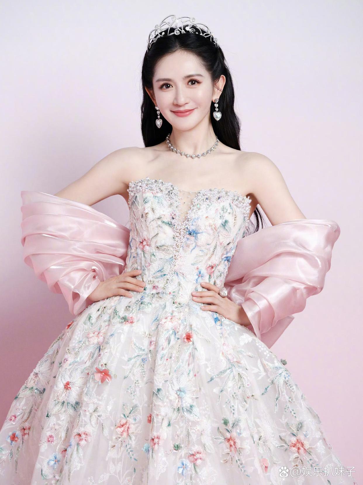 1.张凌赫的“粉底液将军”已经被上头关注到，业内还要开专题会，整改畸形审美的问题