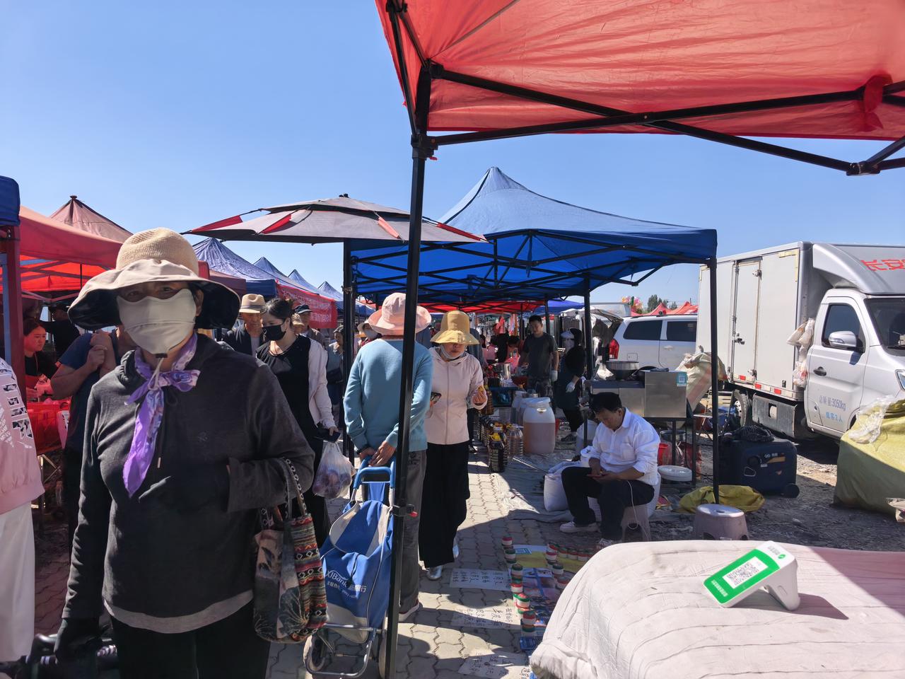 安宁渠大集印象今天又去了一个乌鲁木齐的网红集市，而且是个老网红，非常有名的安