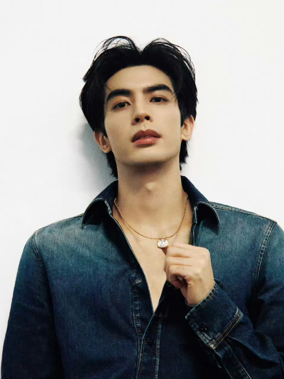 宋威龙inGUCCI泰国活动造型简单利落的牛仔套装