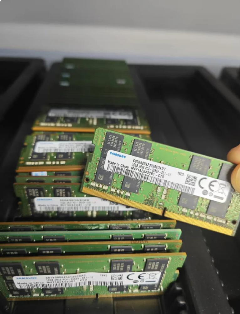 疯了！32G内存直接涨疯了😭谁能想到啊！去年才800块的32G内存。现在
