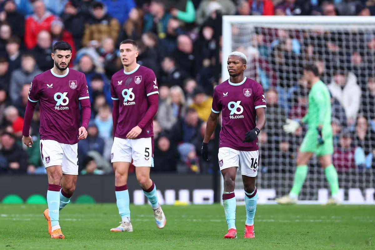 伯恩利降级0-1输给曼城后，伯恩利确定降级。狼队确定降级后，本赛季英超第二支降