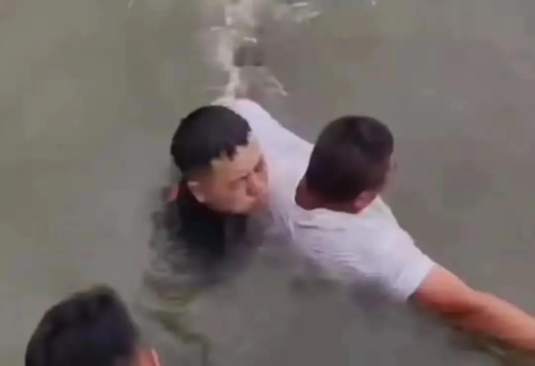 连救5人的少校张伟所代表的这群人是全中国思想觉悟最高一群人，没有之一！！！河南