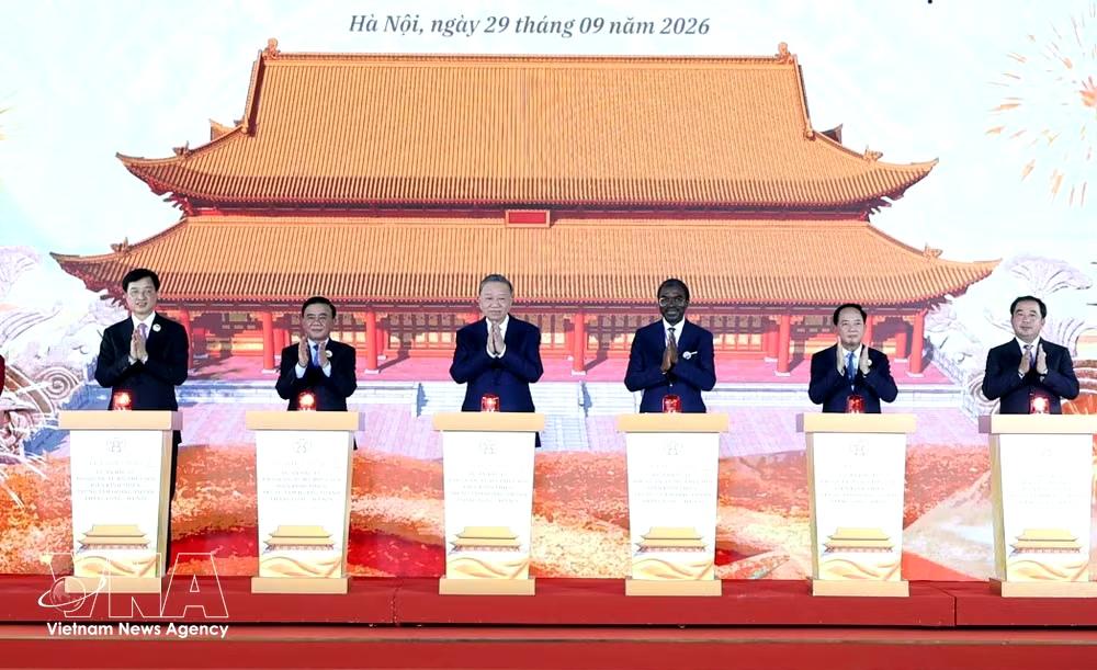 这不翻版的故宫吗？越南怎么啥都学我们！9月29日，苏林兴致勃勃地参加河内市敬