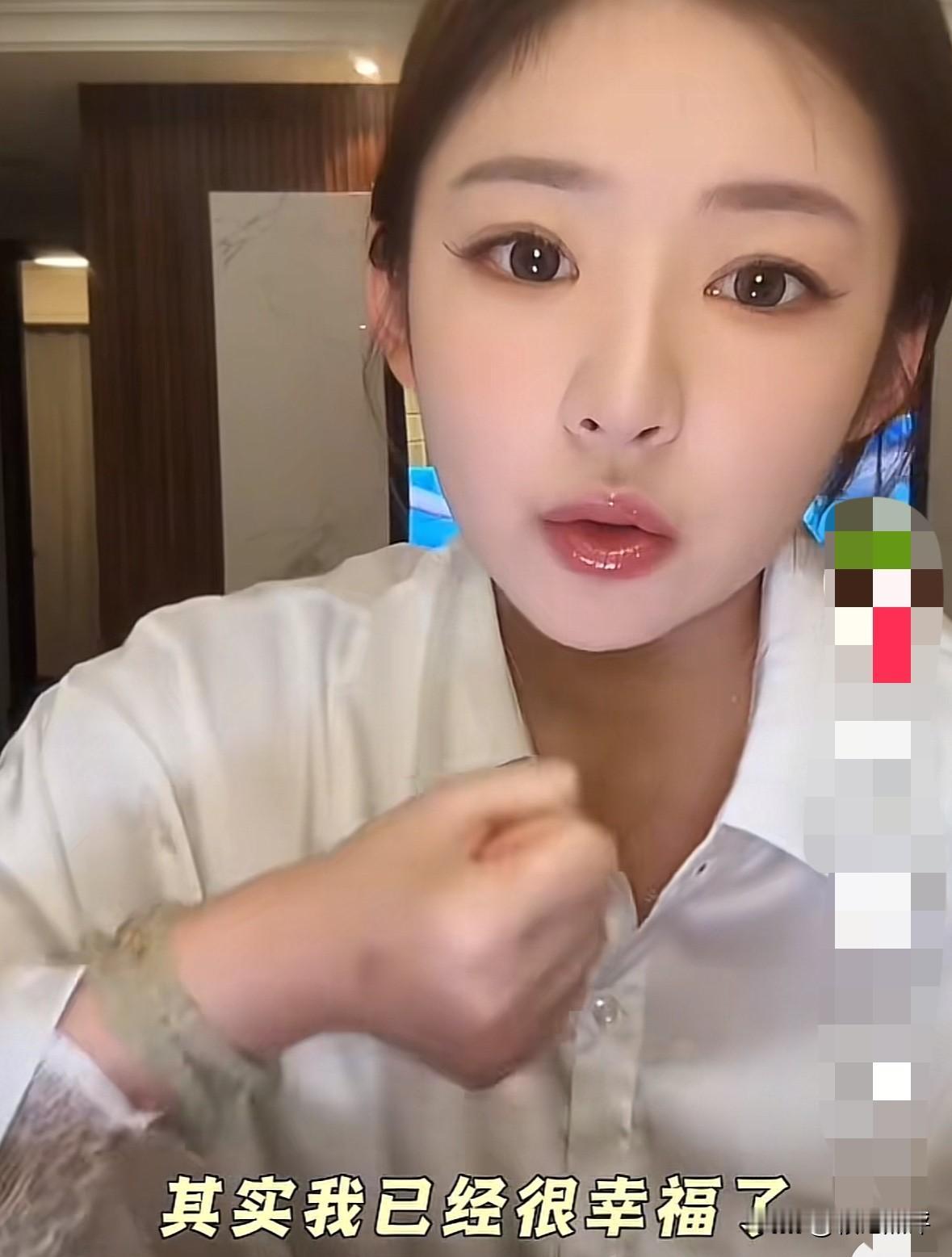 黄一鸣直播时，有网友留言说，黄一鸣年纪轻轻就生下闪闪，而闪爸又不认闪闪，就觉得黄
