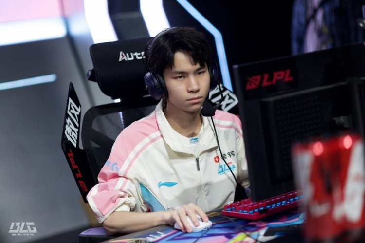 Wenbo回应TheShy: 我的表现没想象中那么出色 但也没那么失败