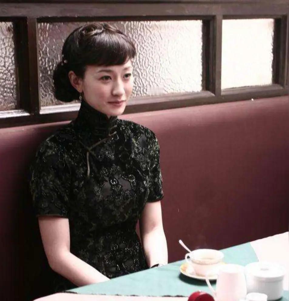 李小冉的气质和颜值太顶了，李小冉在内娱很特别的美人颜值上最出圈的就是她的冷调瓷