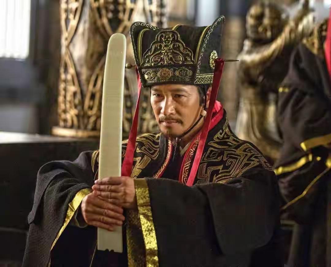 荀彧是怎样的一个人？个人认为荀彧是可以比肩诸葛亮的伟大人物，两人有诸多的相似