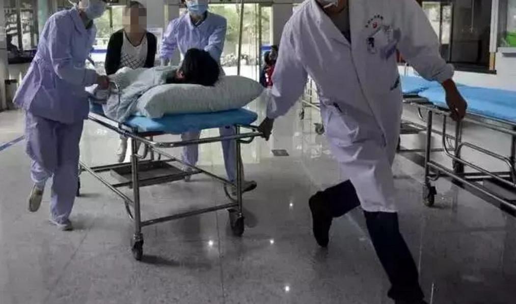 孕妇怀孕后为省钱不做产检, 晕倒后老公却不当回事, 孕妇父母知道后暴怒