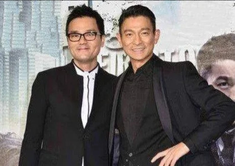 2001年，林家栋和刘德华合作完《爱君如梦》后，刘德华就对他说：“你暂时不要拍戏
