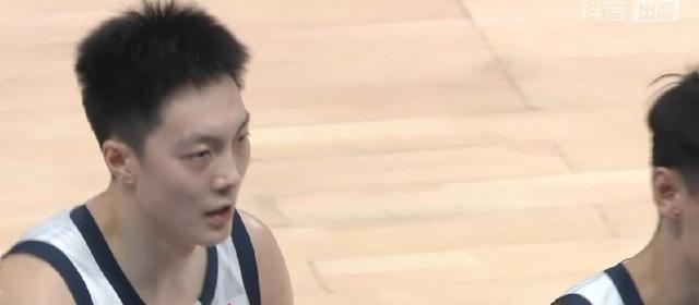 广东宏远1比2被北京首钢淘汰，连续两年止步八强，这赛季算是彻底寄了。本来开局