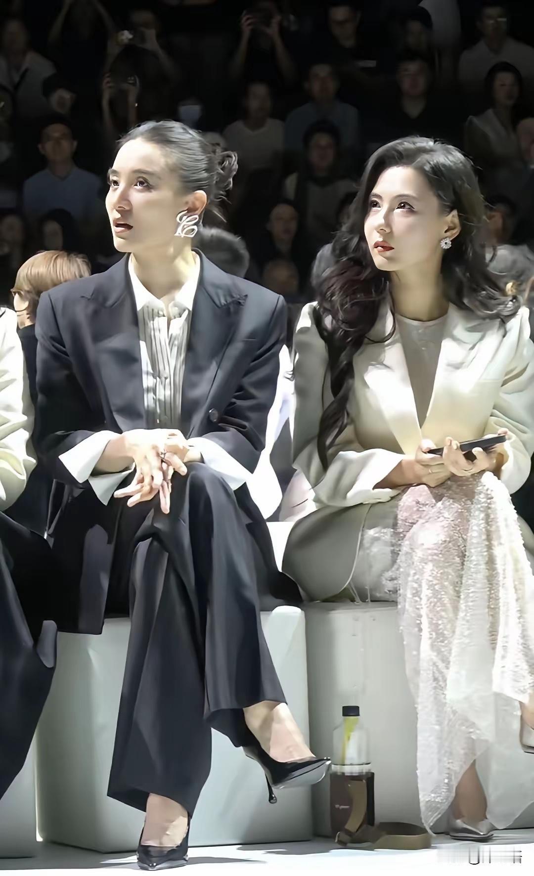 看照片原来小宋佳的颜值和气质也是很在线的不比不知道，一比很明了啊看看小宋佳