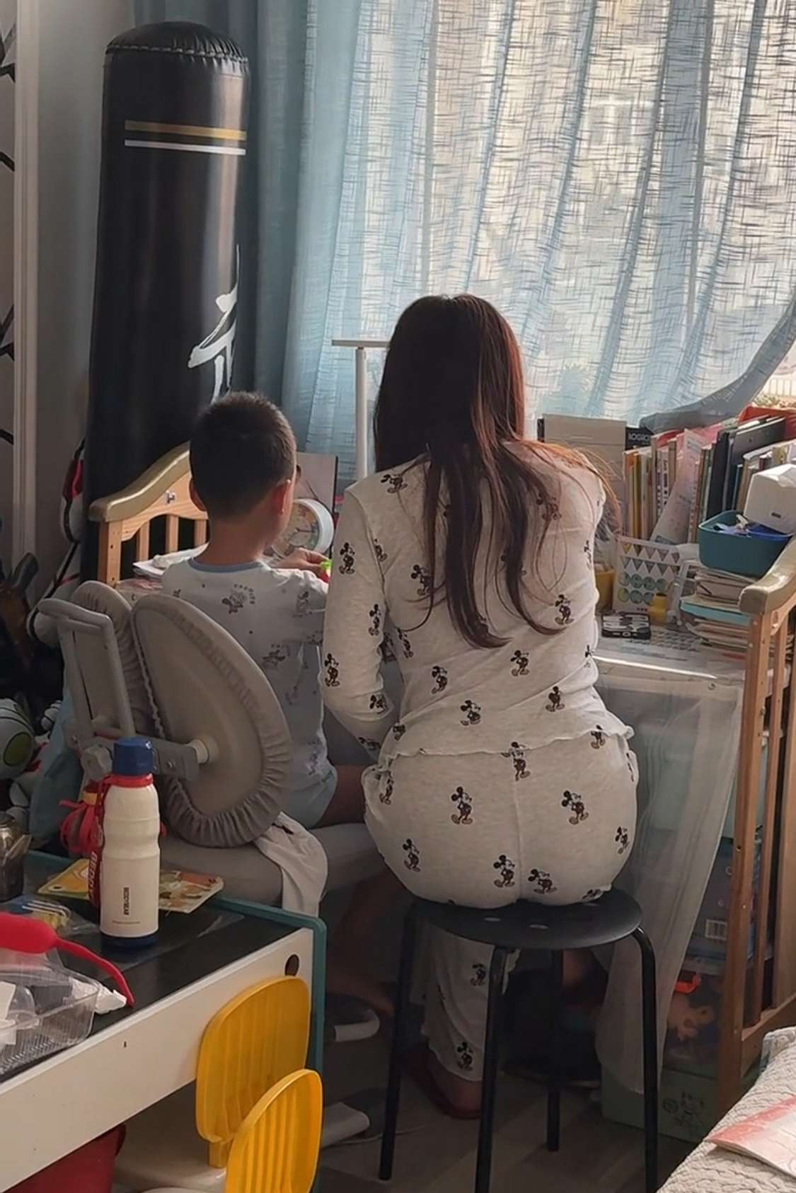 每天最头疼的，就是陪孩子写作业，谁陪谁知道。