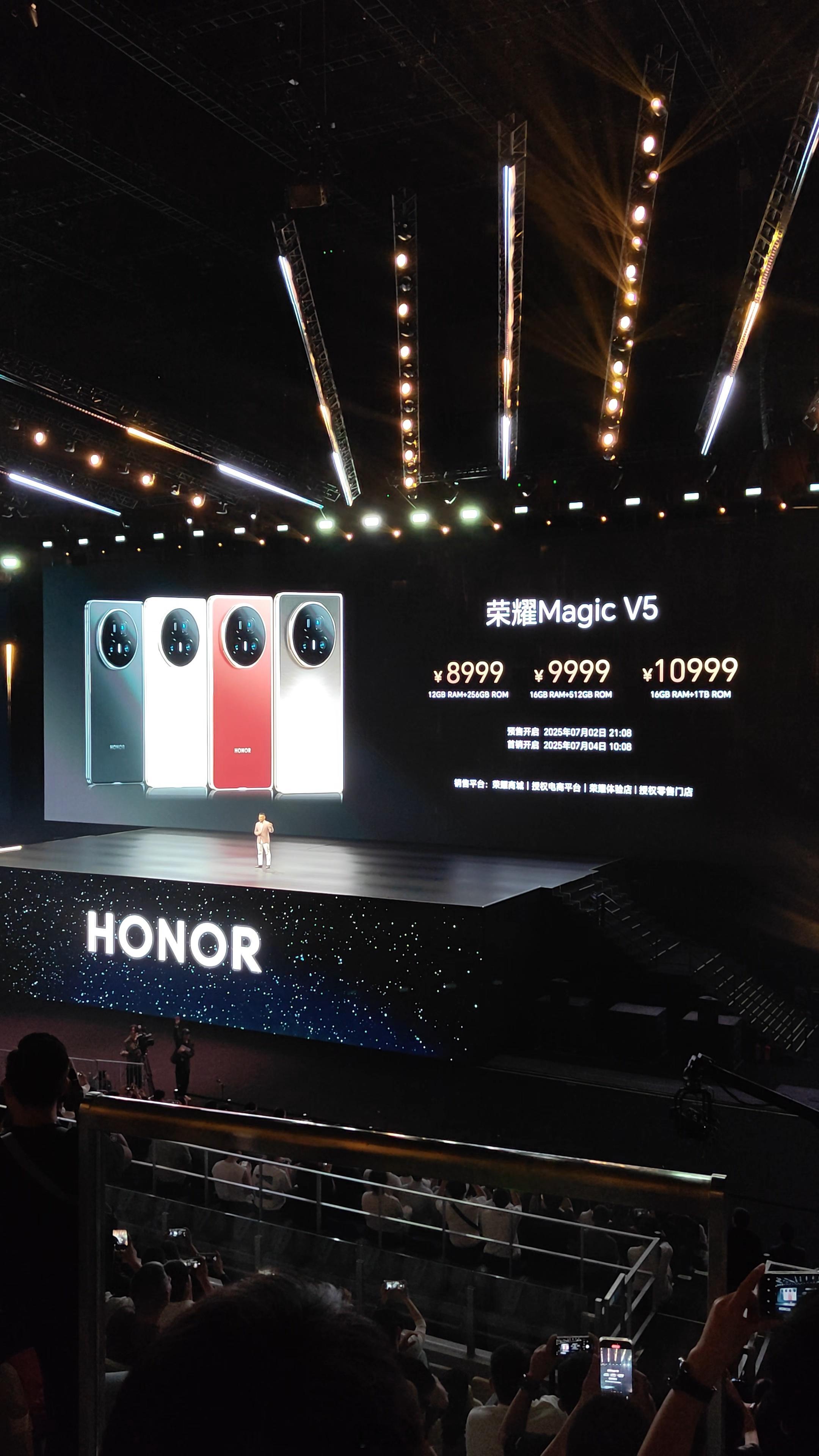 荣耀李健称这就是今年最好的折叠屏荣耀MagicV512+256，8999起跟我