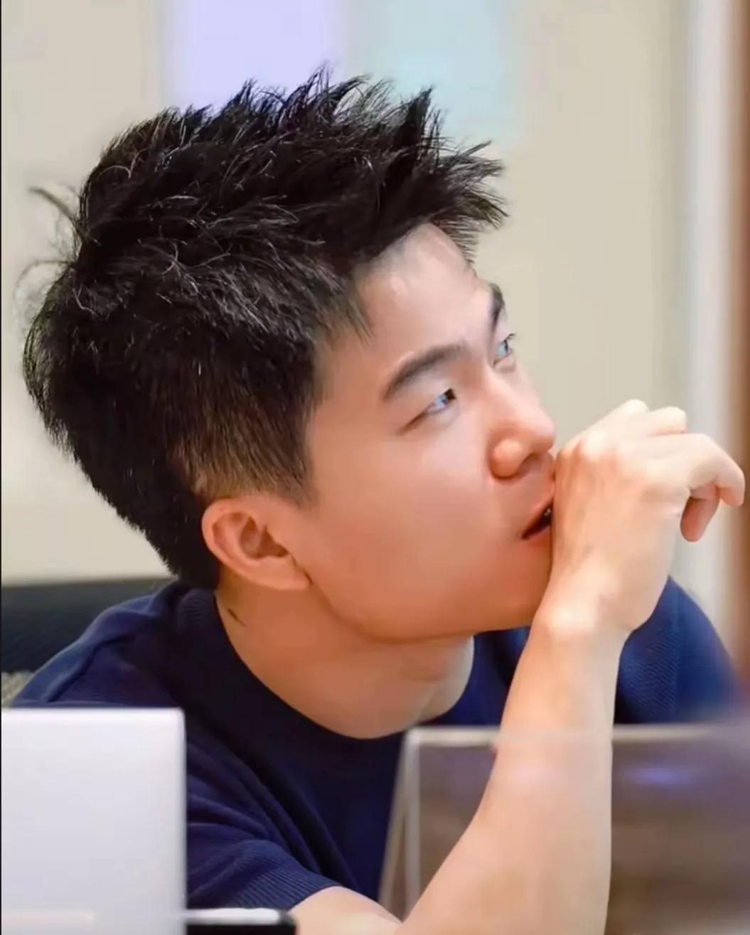 有朋友说“与辉同行定制”，它可能为品牌赋能开创出了一种新模式，凡是被选中的产品或