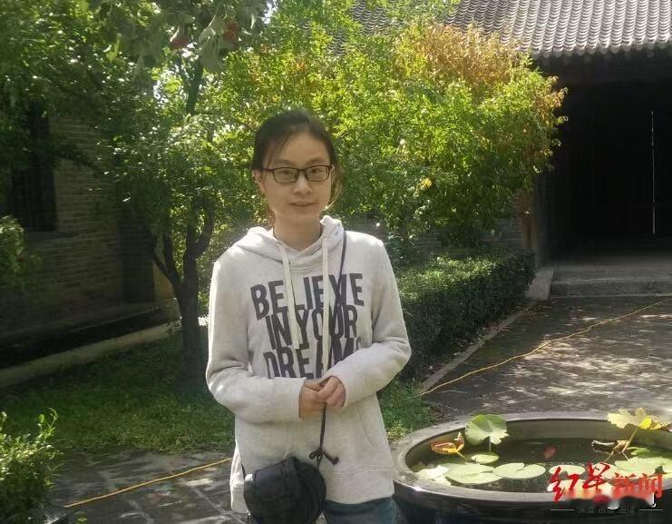 一个从天津赶回甘肃老家的女大学生，在距离爷爷奶奶家只有10公里的地方，人不见了。