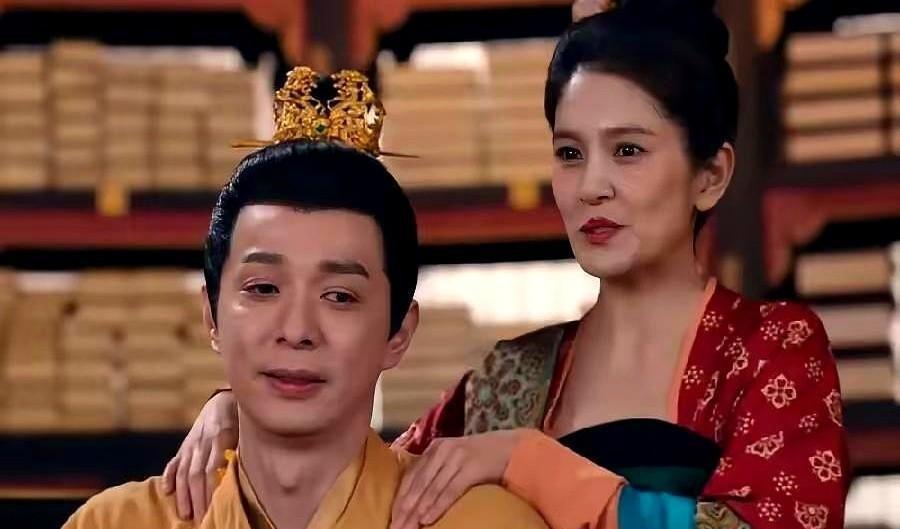 她往太子的粥里下毒时，乳汁正浸湿衣襟。看懂《唐朝诡事录》的奶娘阿茵，你才明白什