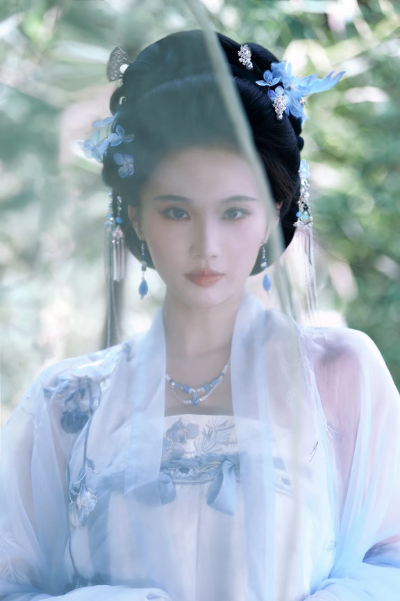 窗透初晓，日照西桥，影自摇｜我拍的张慧雯