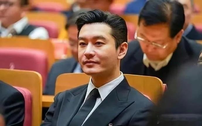 黄晓明公司旗下的艺人没一个红的​​​