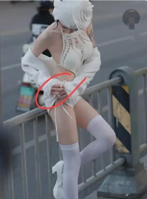 上联：读世间名著下联：？？