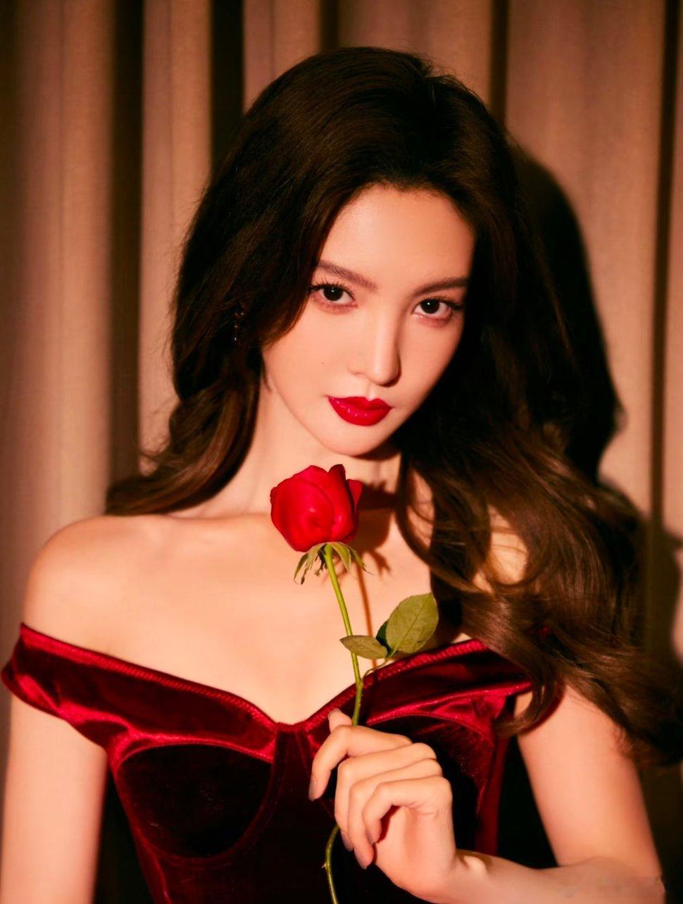 金晨手里的项目确实都挺能打的，电影有《偏偏喜欢你2》这种热门续作，还有女性题材《