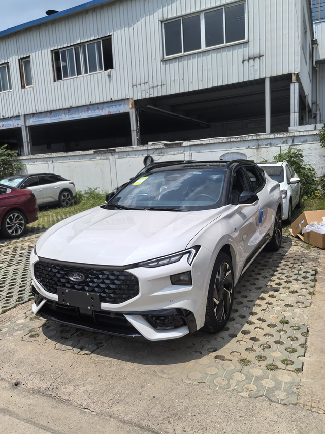 这算是草率的决定吗？这次八年一次换车。从考虑换什么车，到新车到手，只用了不到一