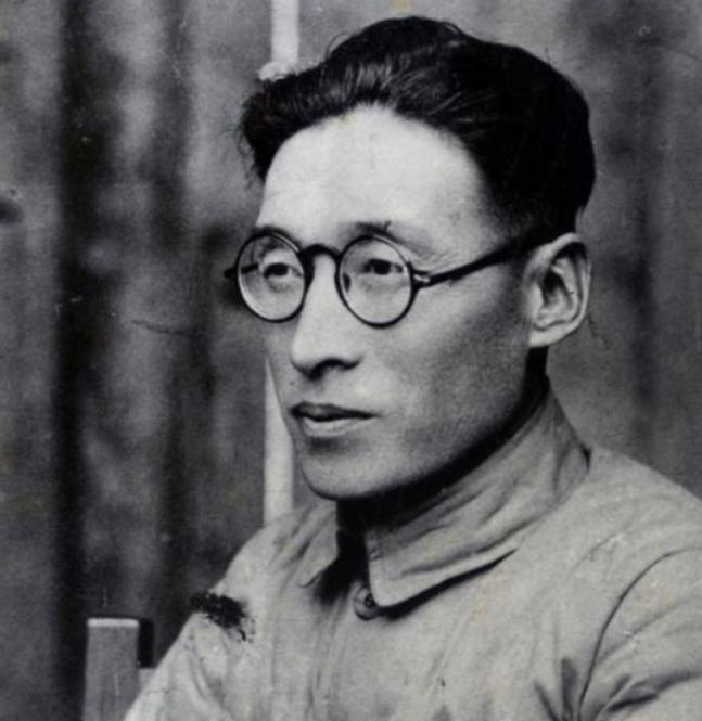 1949年，徐梦秋去找刘伯承，希望念在他过去有功，给他安排工作，刘伯承就向毛主席