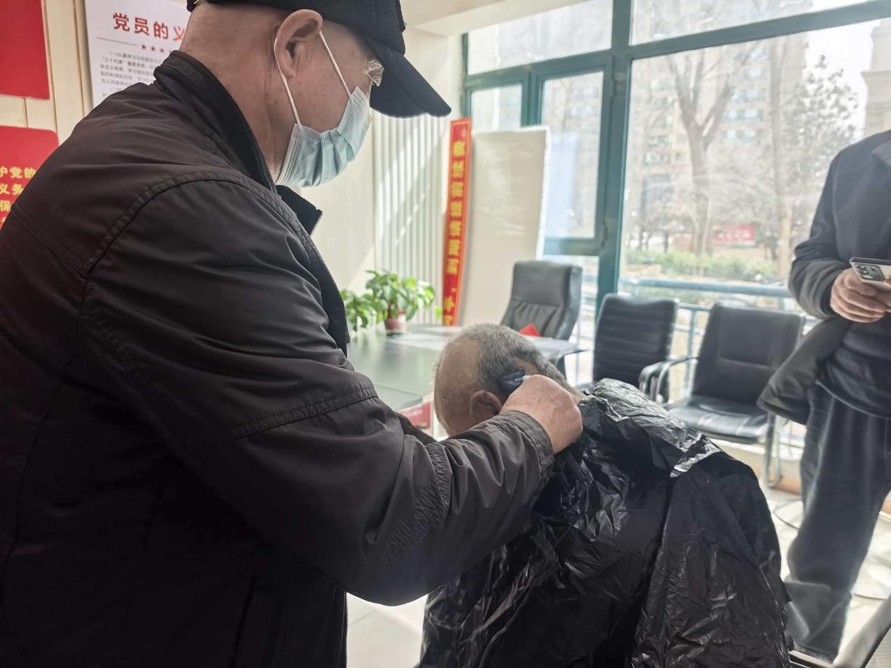 二月二龙抬头，全家理发讨彩头！这才是中国人最浪漫的仪式感今天二月二，龙抬头