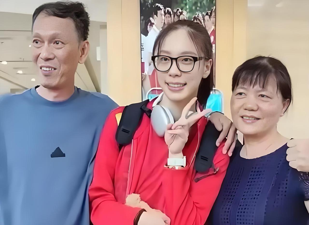 【郑益昕退役入职福建农林大学】中国女排世界冠军也是福建队长郑益昕已正式宣布退