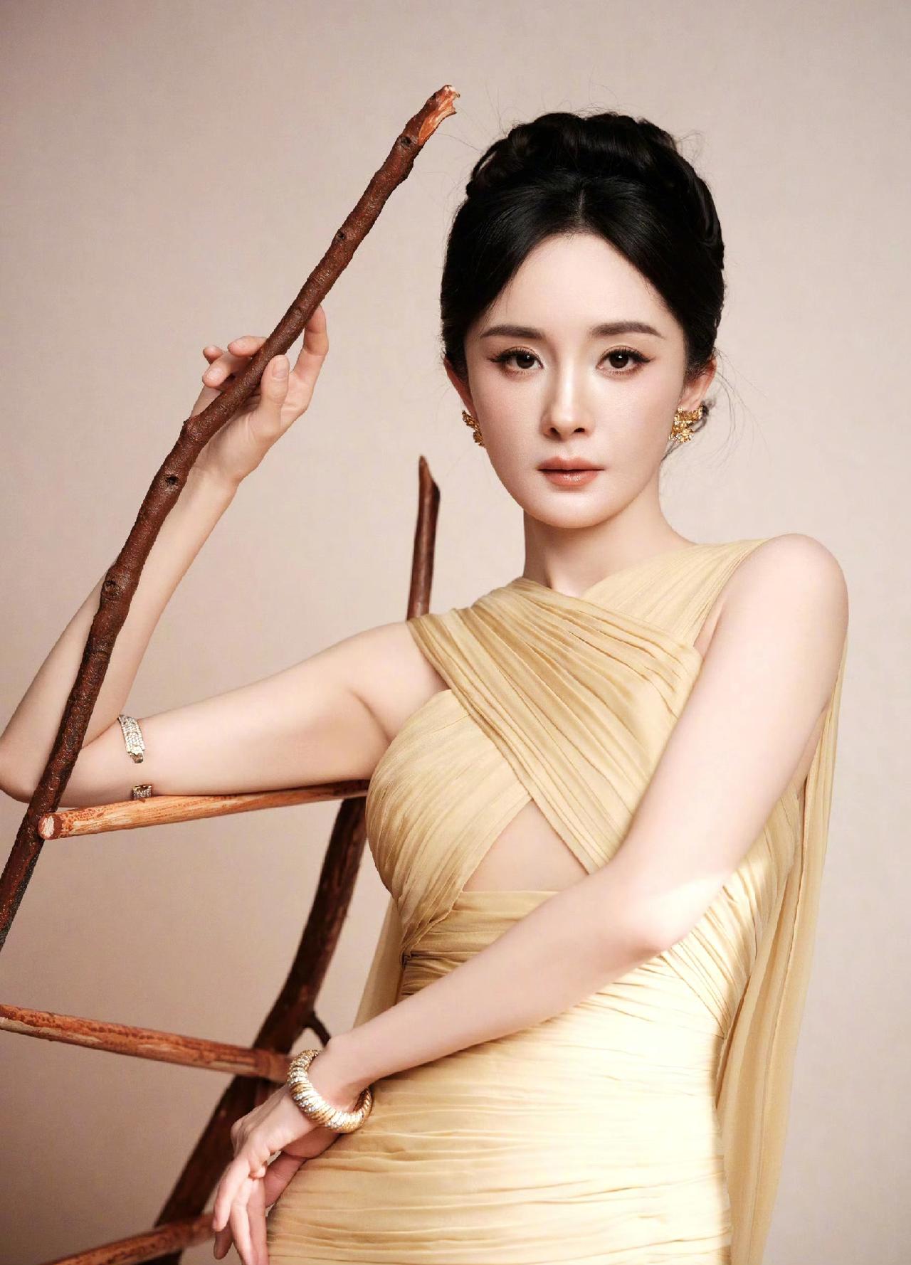 @杨幂～2025爱奇艺“尖叫之夜”[比心]