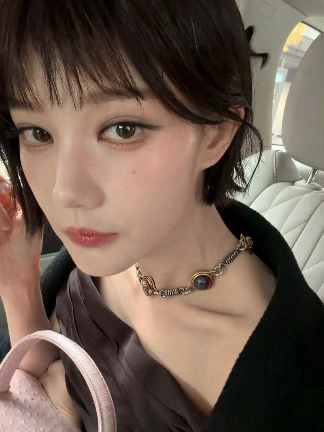 李一桐短发李一桐最新物料短发果然长得好看什么发型都会很好看