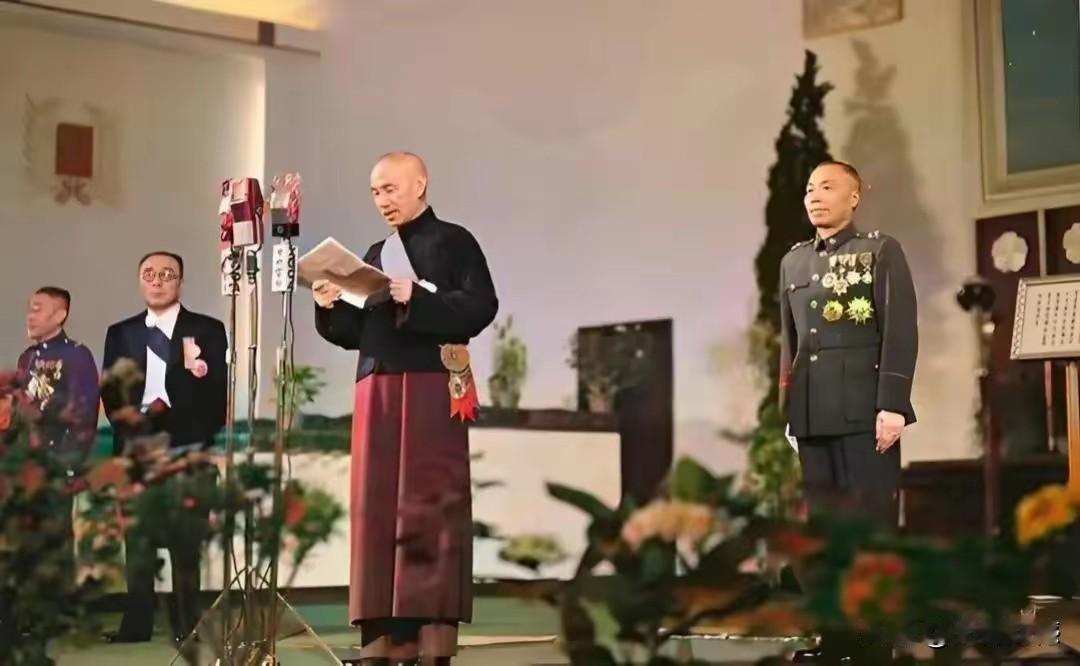 这张照片非常罕见，本人也是第一次看见，虽然看过很多过去的老照片，但是实事求是说，