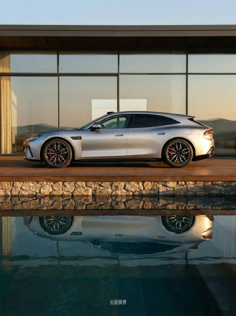 拉面师傅画的方程豹轿车🚗，视觉冲击感觉还真不错，虽然最近的车市很差，但是今年真