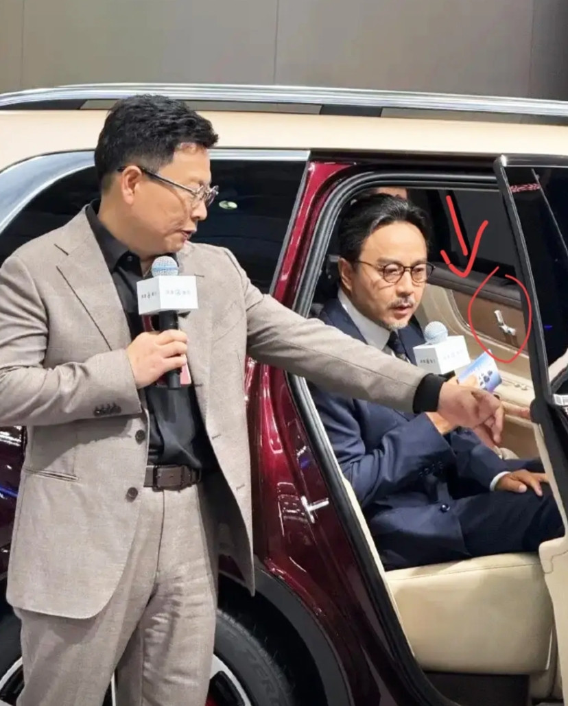 汪涵辣评智界r7:“不让我坐？”在粤港澳大湾区车展上，汪涵带着几分兴奋与好奇