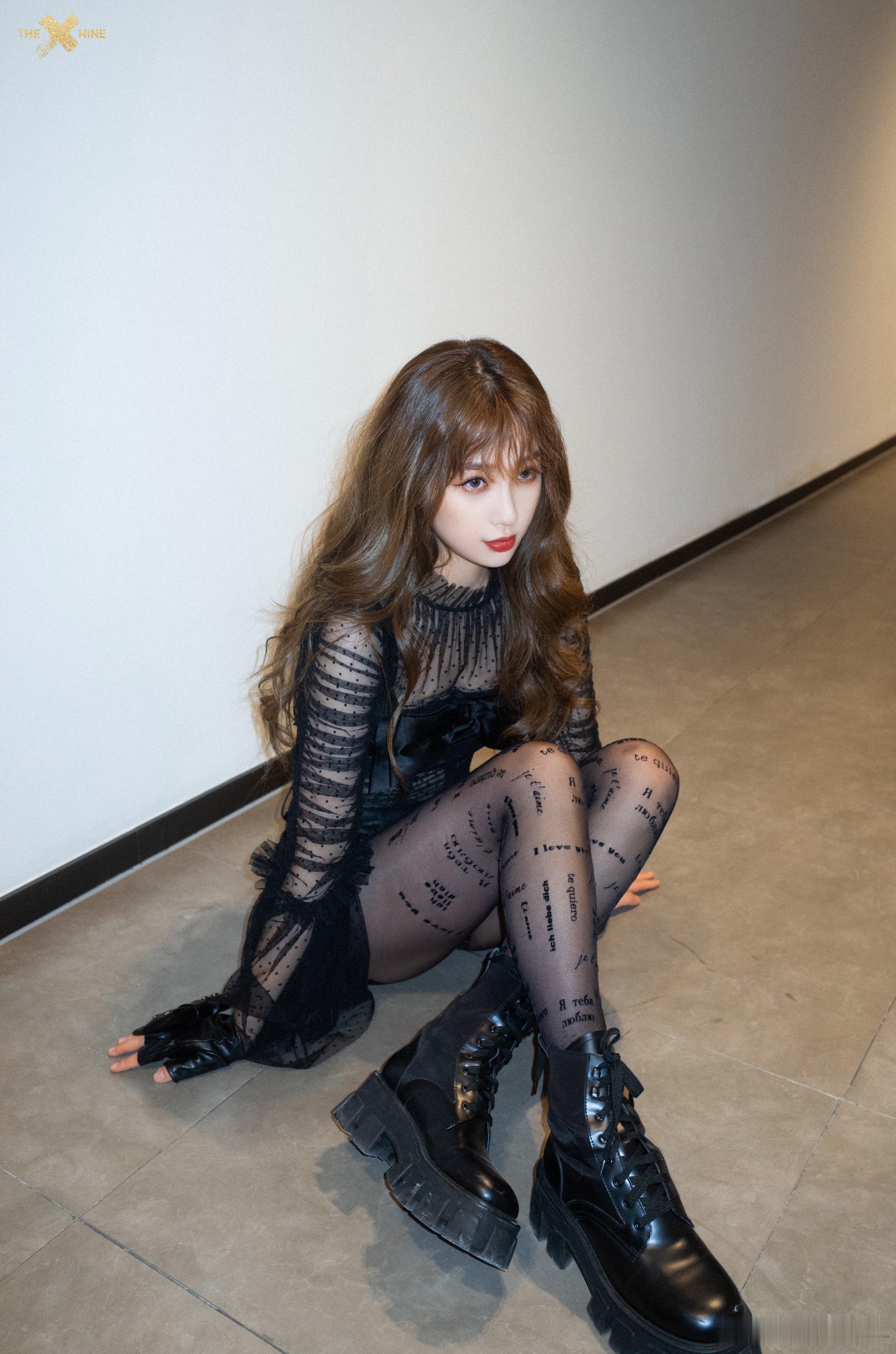 虞书欣很特别的字母黑丝。