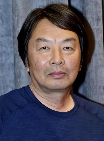 刘震云曾说过："能让你寒心的人，早就掂量过你的分量。他不是不懂你的真心，