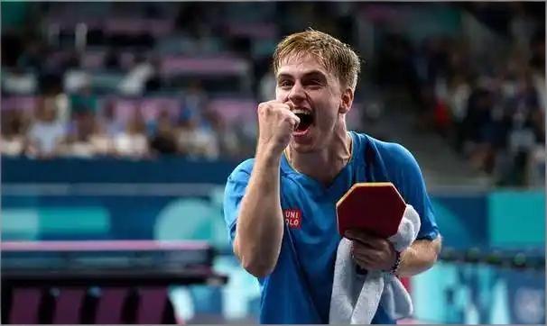 让二追四！莫雷加德4-2逆转林昀儒北京时间12月12日晚上，WTT香港总决赛