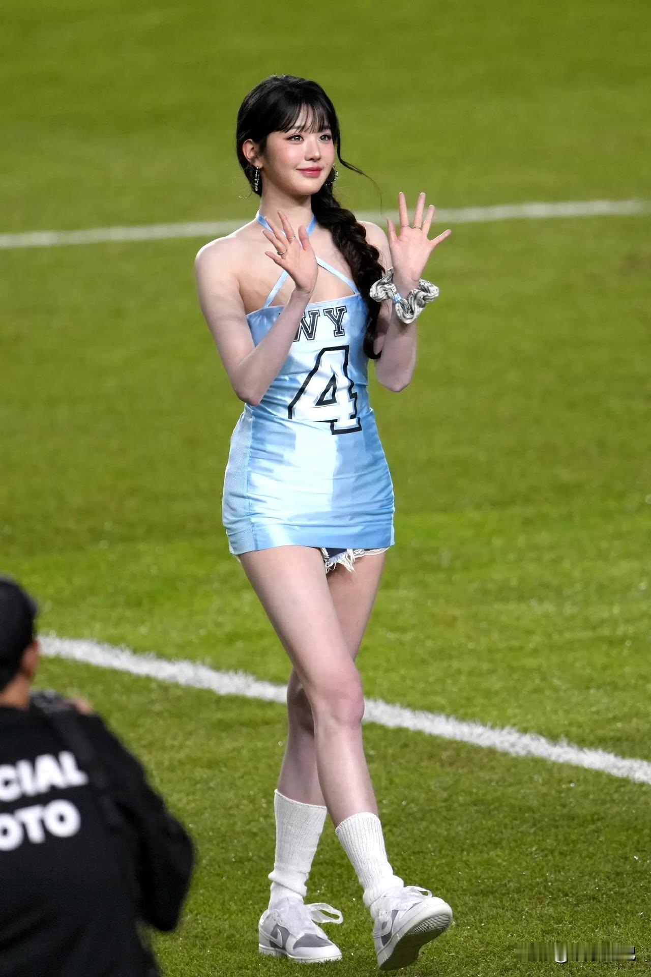 张元英今日CoupangPlay开球真的太美了​​​