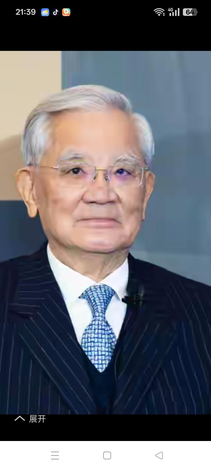 连战在，郑丽文就不会倒。无论马英九怎么折腾，也只能内部消化，因为连战是郑丽文的