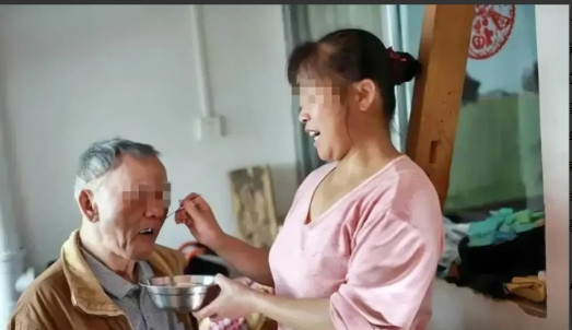 北京，一大爷生前和保姆日久生情，在未告知儿女的情况下，同保姆领证结婚。9年后，大