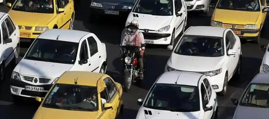 俄媒：中国向俄罗斯出口新车时冒充二手车！6月24日，俄罗斯LIFE网站报道，中