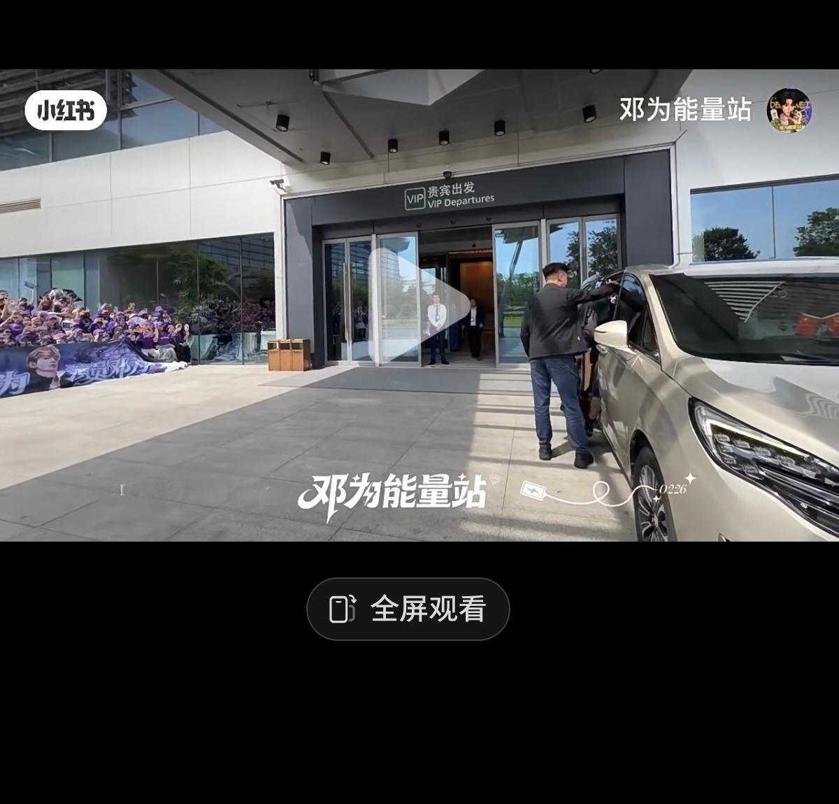 野鸡站子到底要几把干啥？这完全就是SS行为贴脸拍那么近如果没有保安的话都要