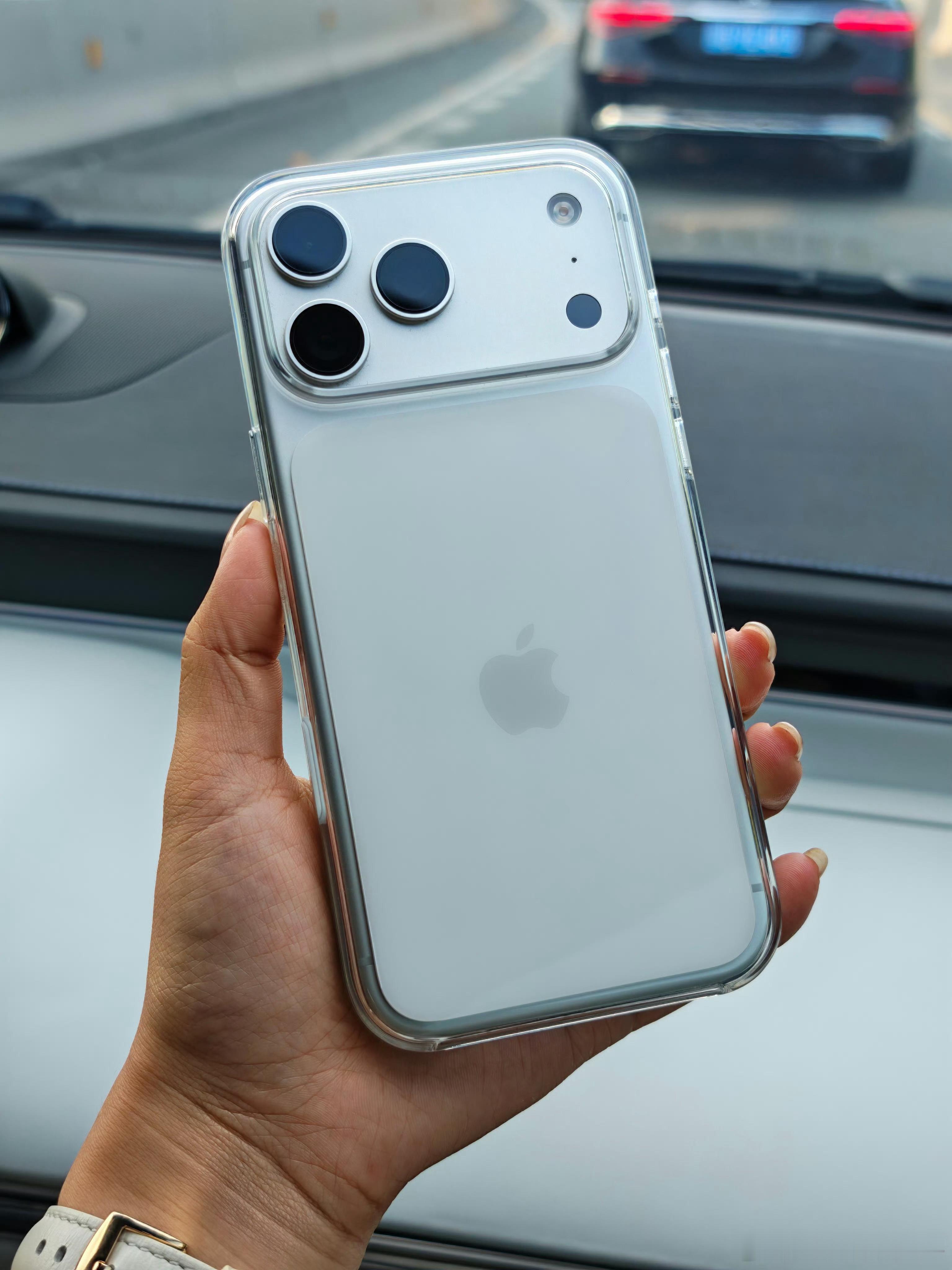 苹果转安卓最难舍的是什么讲道理，是官方这个透明手机壳……虽然贵，但是真的透不发黄