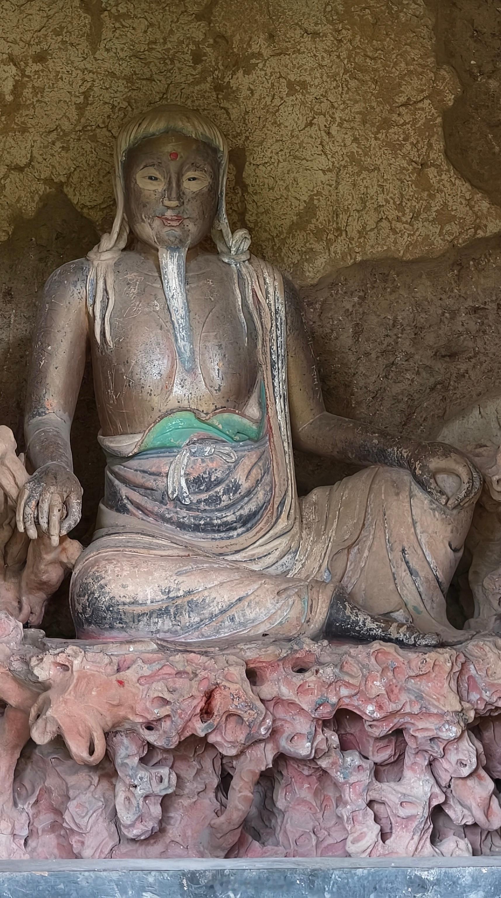 我们的发心也应当是智慧和悲心双运。如果有了这样的智慧，就像《心经》所说的那样：“照见五蕴皆空，度一切