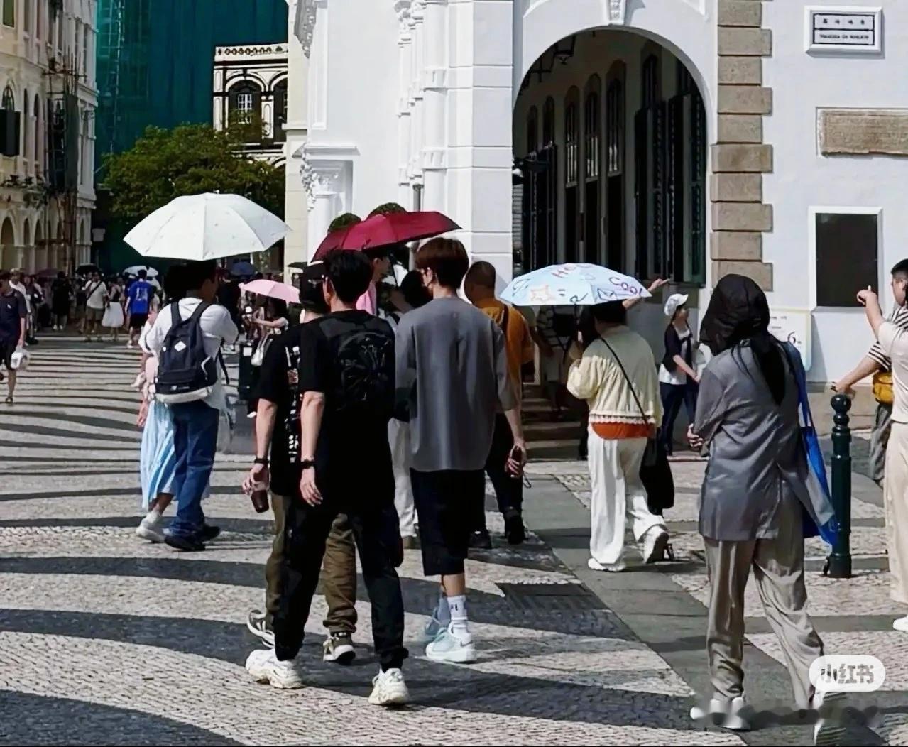 我们超咪还去了大三巴路人随手一拍都那么好看任嘉伦