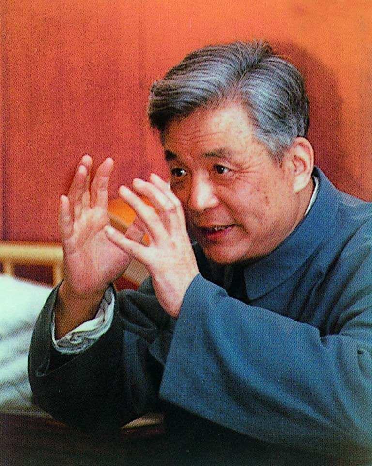 他是“两弹一星功勋奖章”获得者，他就是邓稼先。他研发原子弹奖金10