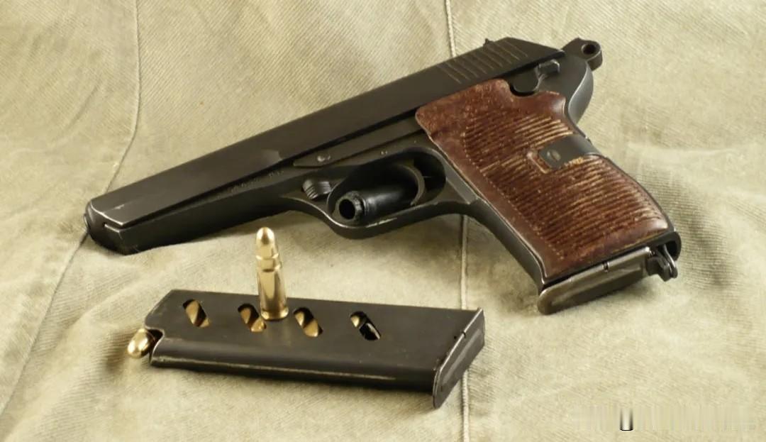 CZ52：把MG42的灵魂塞进手枪，苏联人看了都摇头