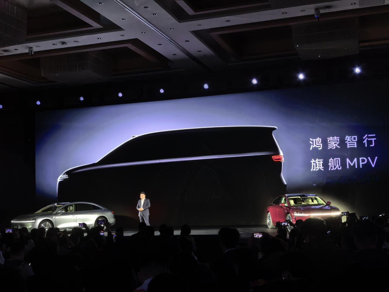 刚刚余承东在享界S9发布会最后，Onemorething时刻官宣了鸿蒙智行首