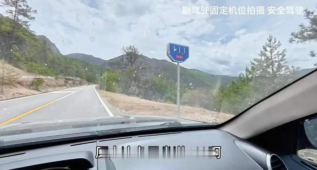 “碰到硬茬了！”四川，一男子开车去稻城亚丁旅行，发现景区竟截断近40公里省道收费
