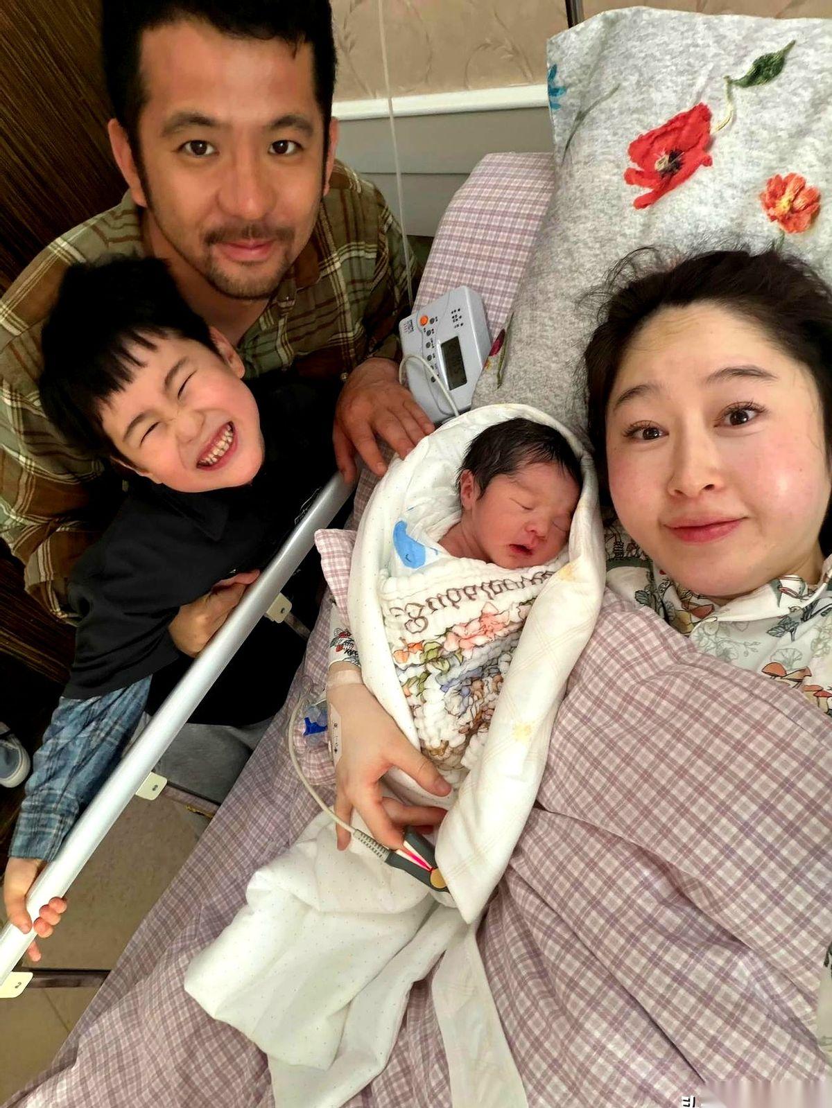 君妍姐生二胎了，是个女儿。消息一出，都在恭喜马立奥当了哥哥。但我第一个想起来的