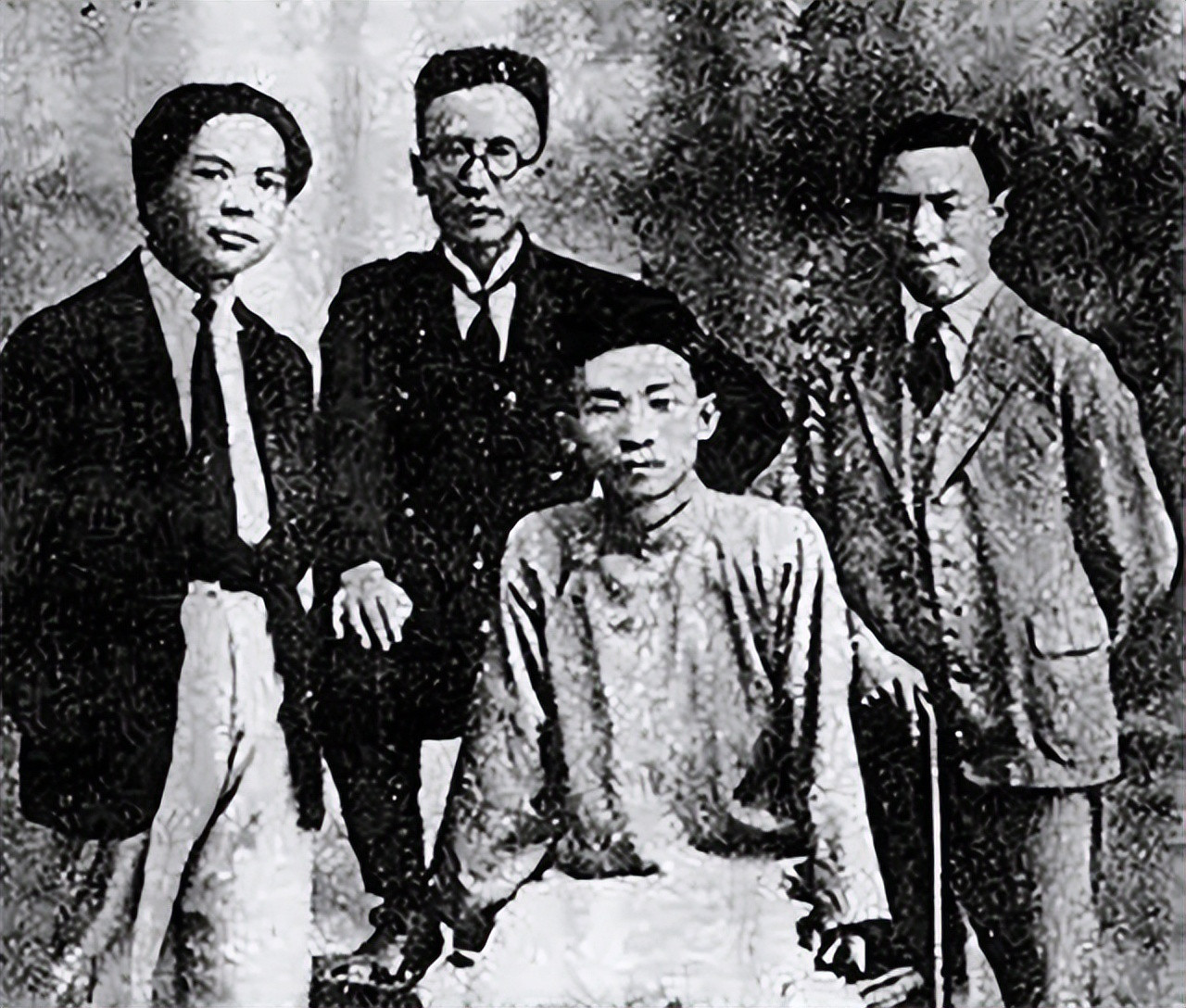1919年，23岁的郁达夫来到青楼，想要发泄一晚。他对老鸨说：“给我找一个年纪大